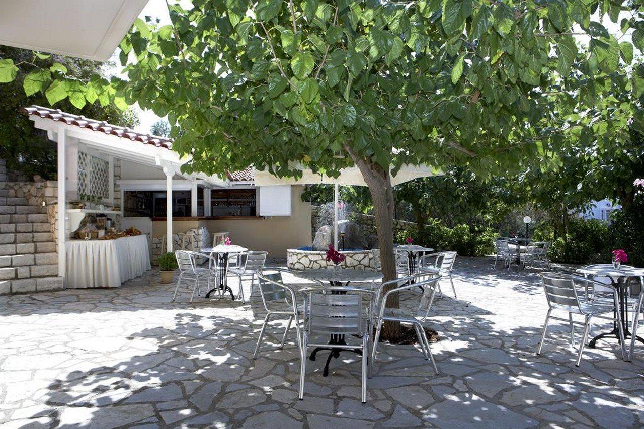 Dafnoudi Hotel Apartments Antipata  Exteriör bild